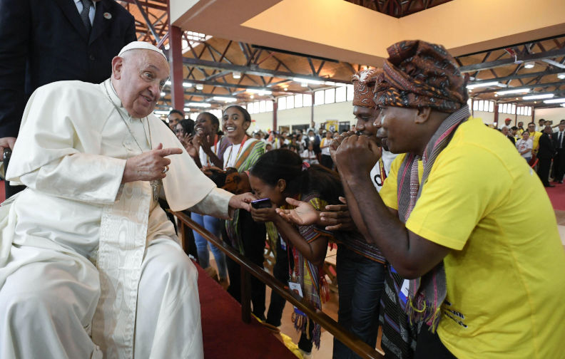 Be wary of “foreign crocodiles”, Pope Francis warns Timorese in Dili visit