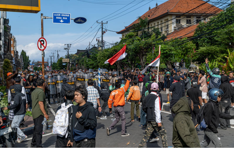 Protest wave challenges Indonesia’s authoritarian drift