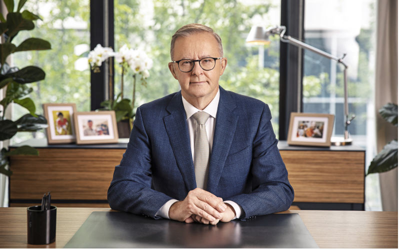 Labor’s in with a fighting chance, but must work around an unpopular leader