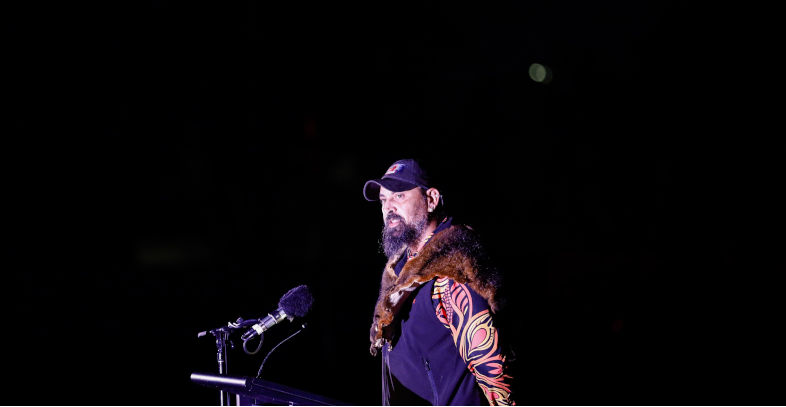 From welcome to jeering: How disrespect spreads