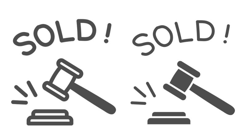 Australian livestock auctioneer goes viral after selling trucker cap on Melbourne tram