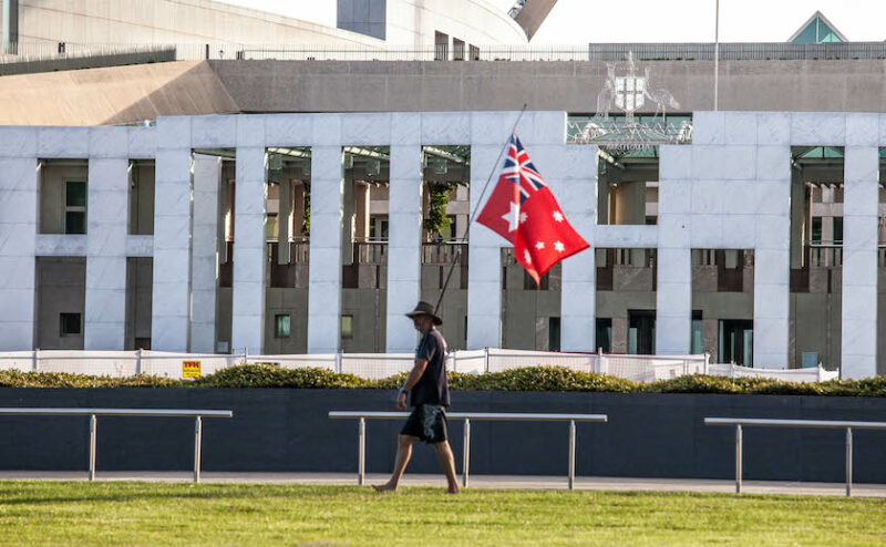 Don’t blame Lowe: he has a lousy job – Weekly roundup