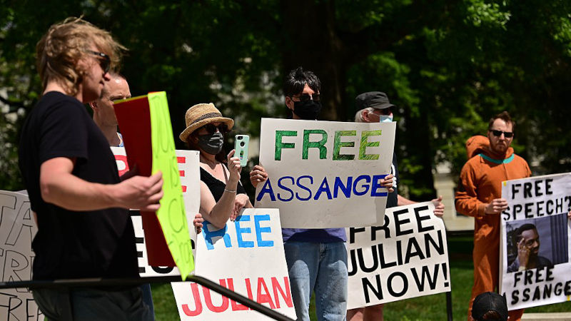Julian Assange v. Legal - political cruelty and cowardice