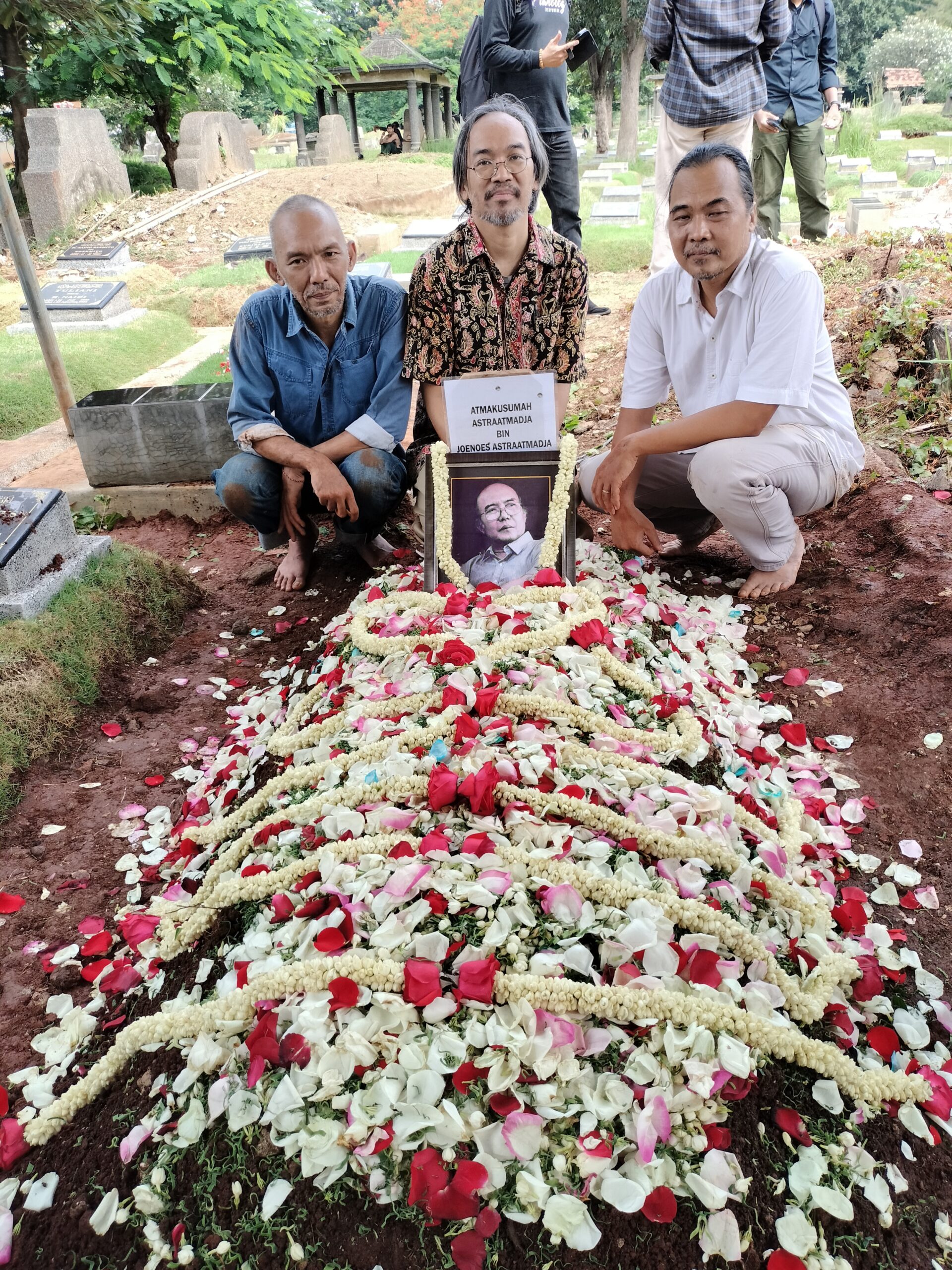 Atmakusumah, doyen of press freedom in Indonesia, passes away