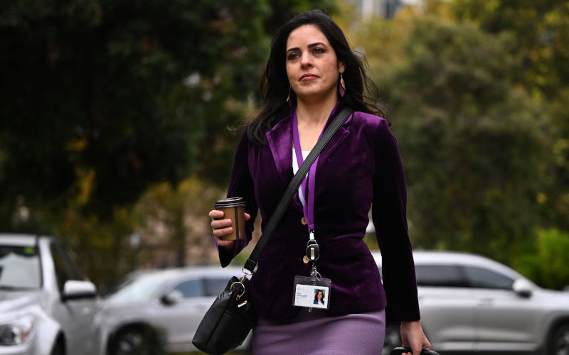 Federal Liberals continue to back Victorian ultra-conservative Deeming despite expulsion