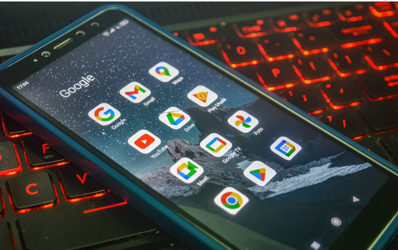 De-Googling during a genocide: Reorienting digital life in the age of AI