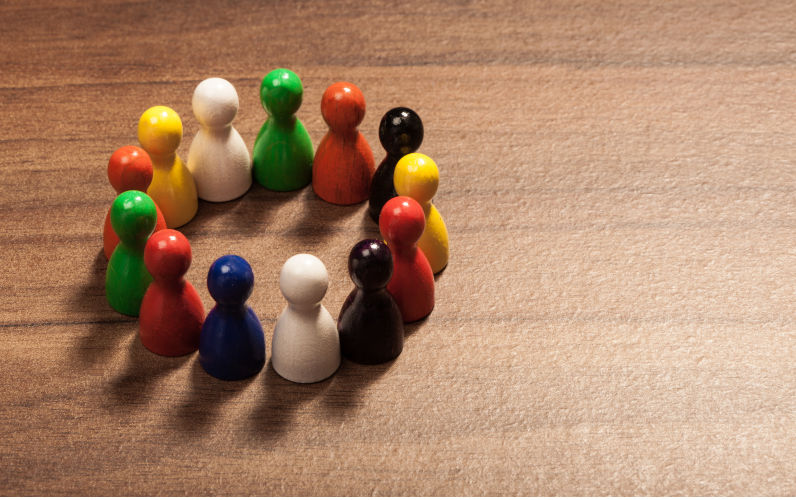 Modelling consultative ineptitude at the economic roundtable